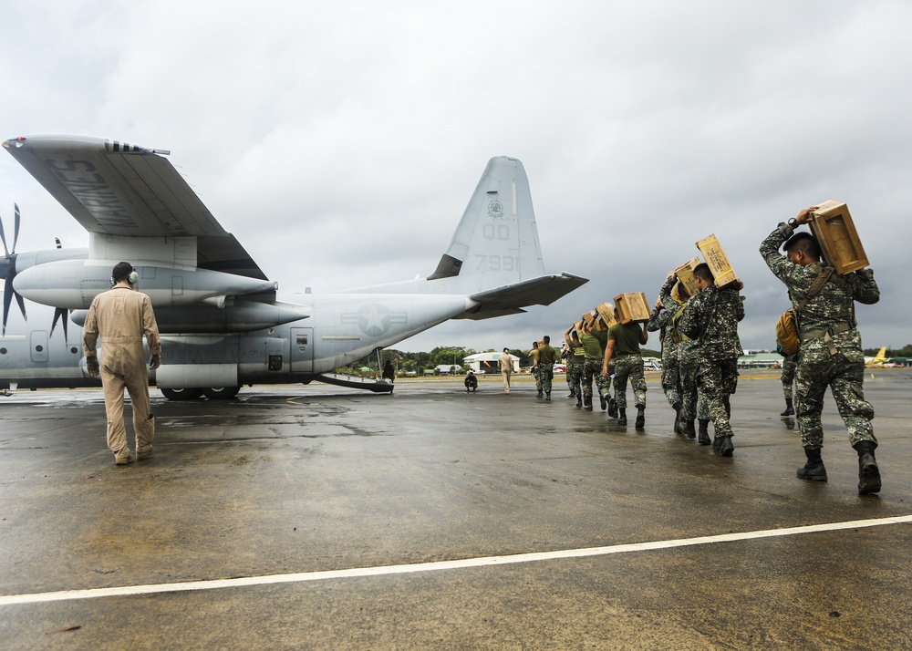 Philippine Marines Catch a C-130