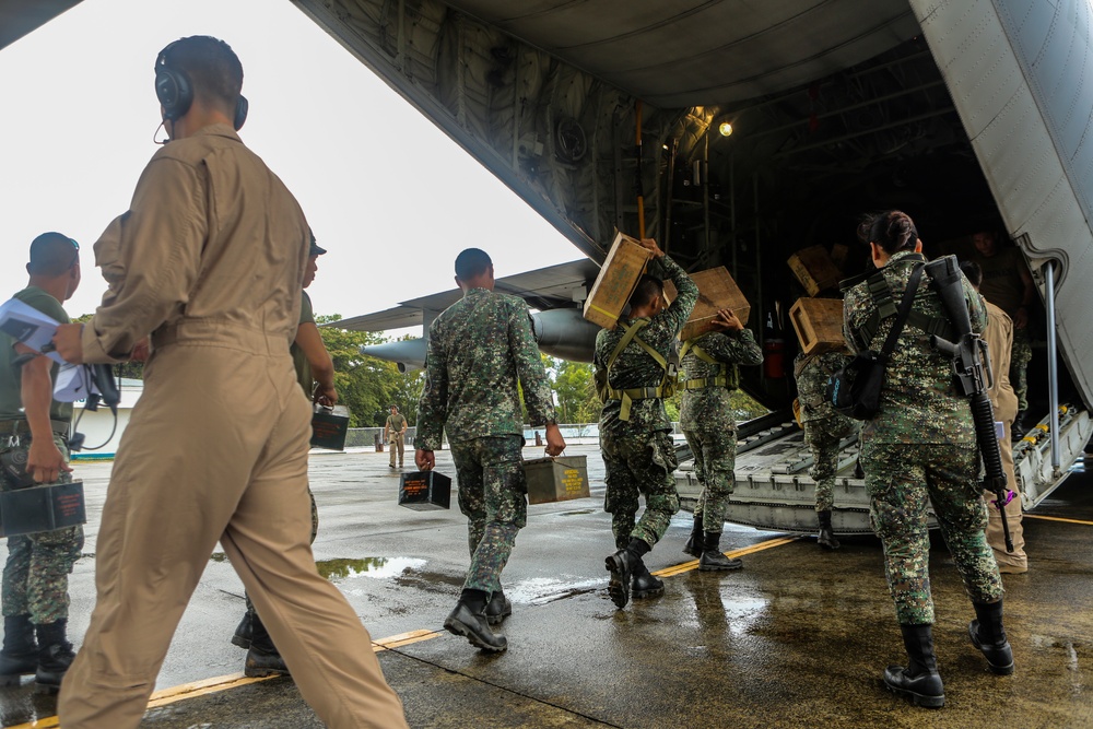 Philippine Marines Catch a C-130