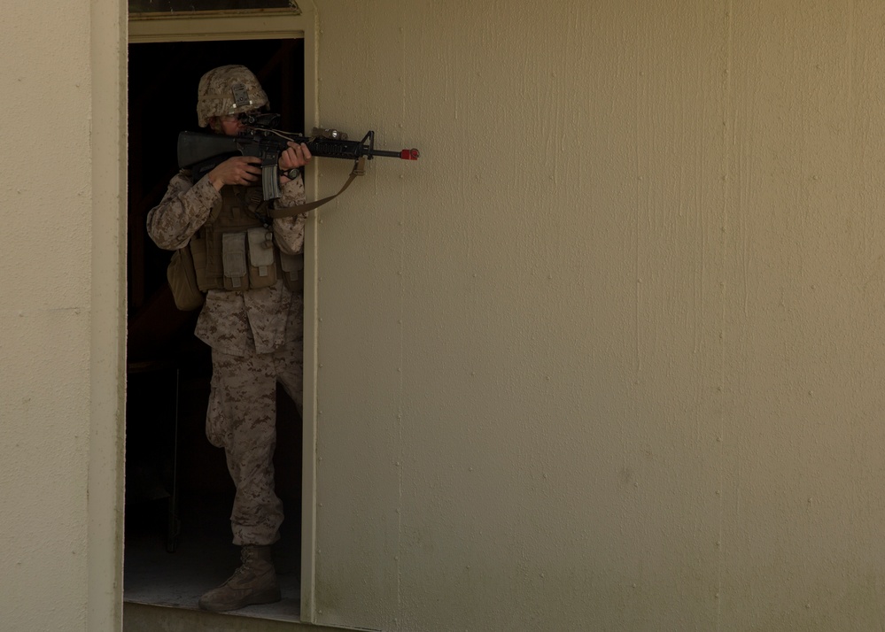 1/6 assaults MOUT Town during Combined Joint Operational Access Exercise