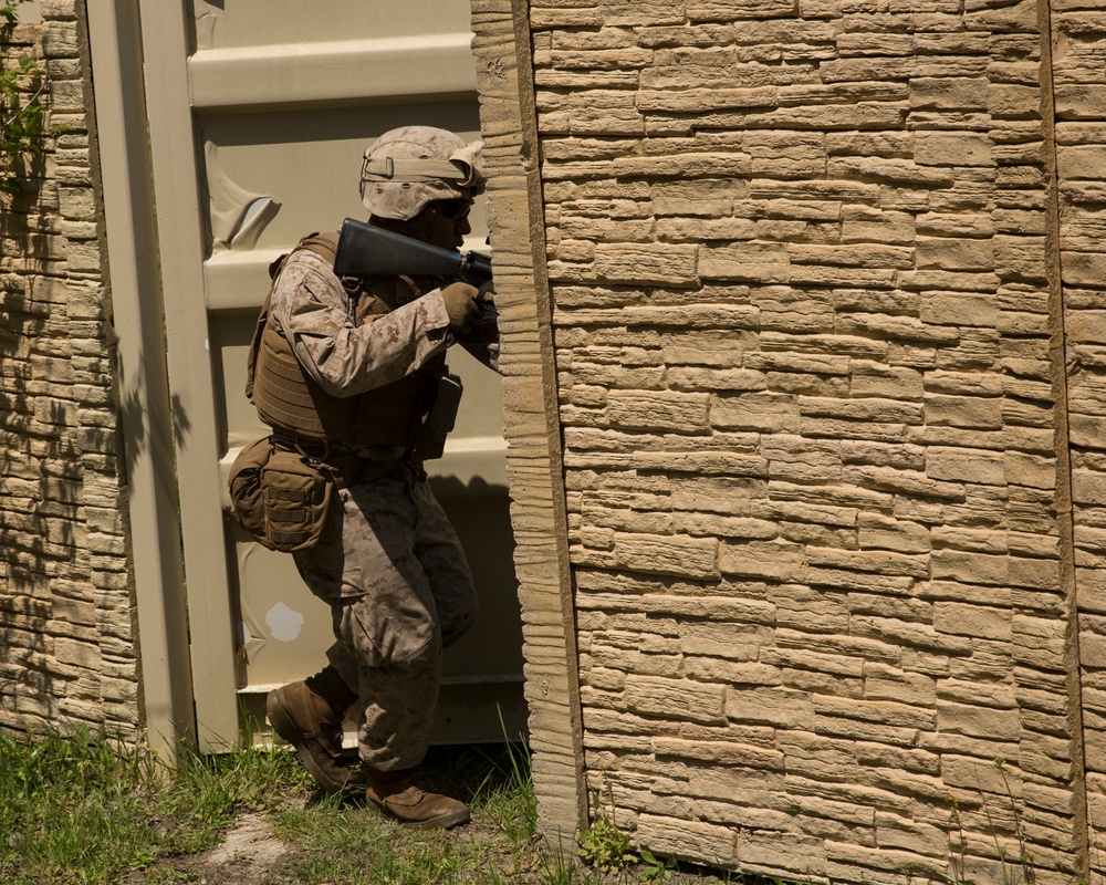 1/6 assaults MOUT Town during Combined Joint Operational Access Exercise