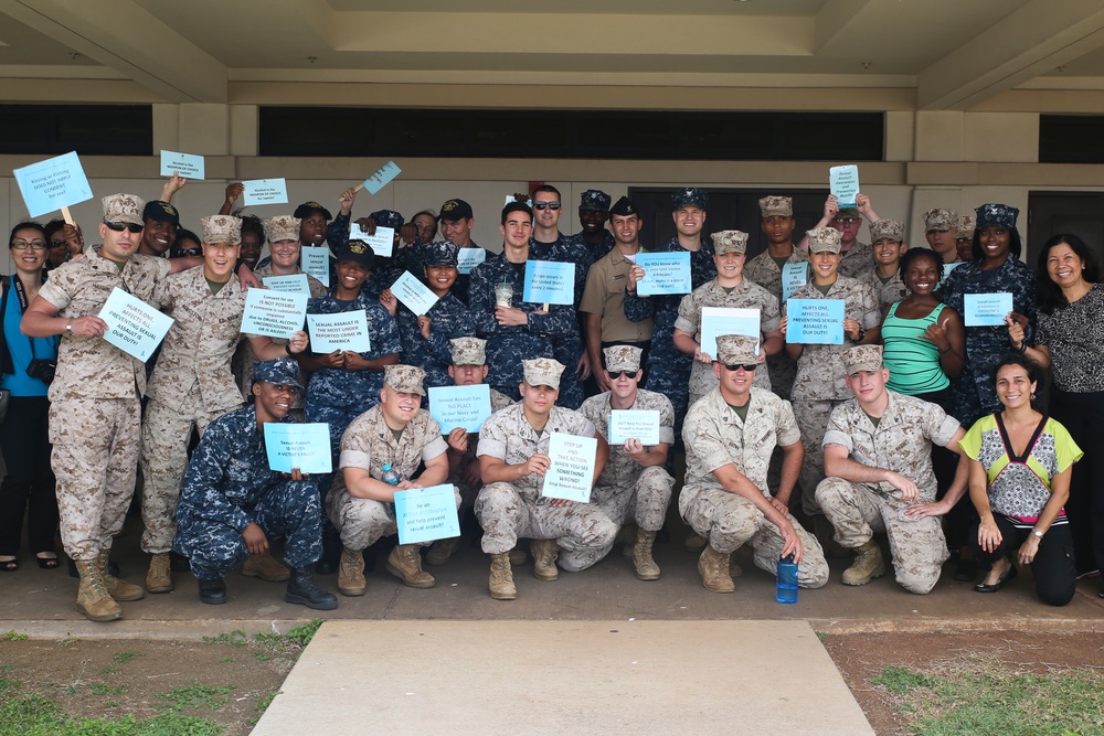 Marines, Sailors freeze, raise awareness