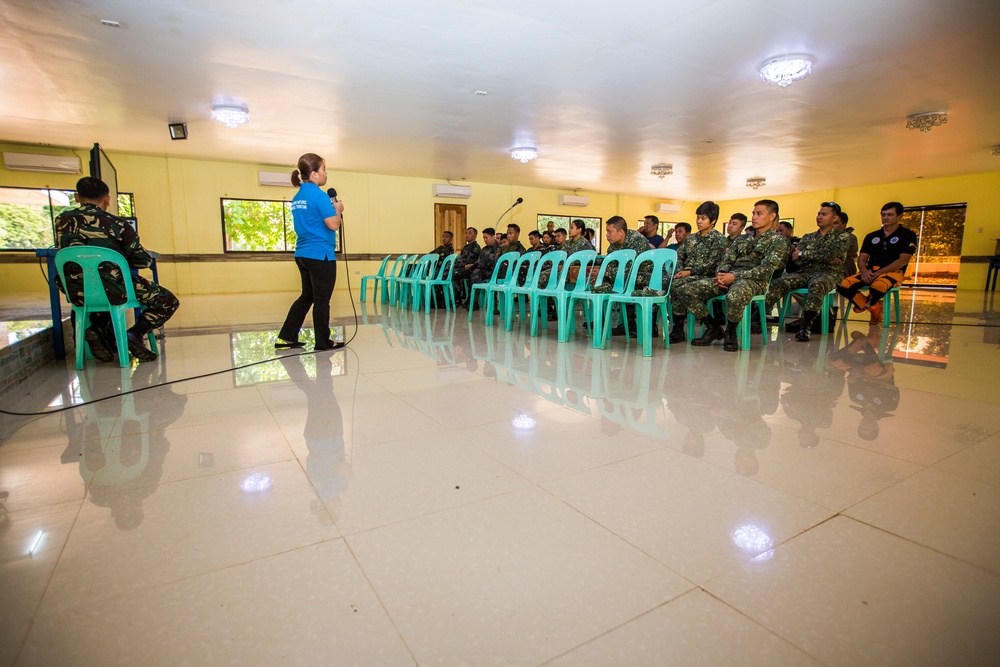 Triage the victim! Philippine and U.S. Forces conduct First Responder Training