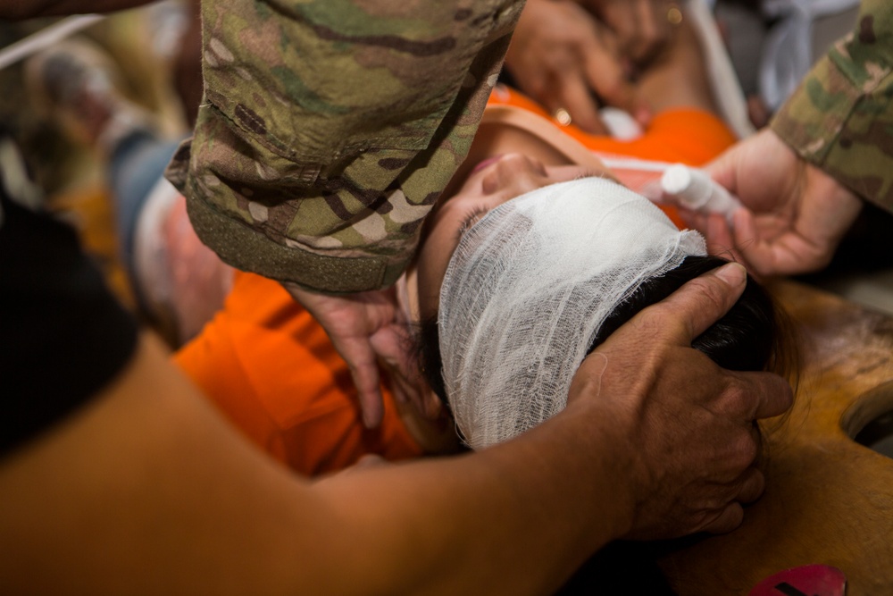 Triage the victim! Philippine and U.S. Forces conduct First Responder Training