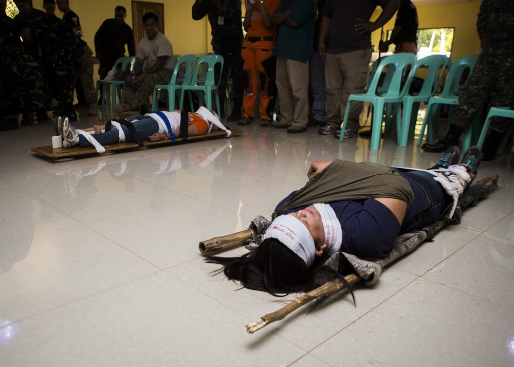 Triage the victim! Philippine and U.S. Forces conduct First Responder Training