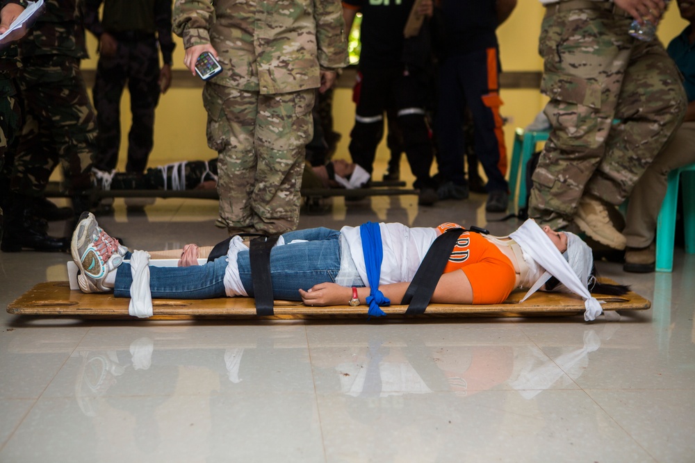 Triage the victim! Philippine and U.S. Forces conduct First Responder Training