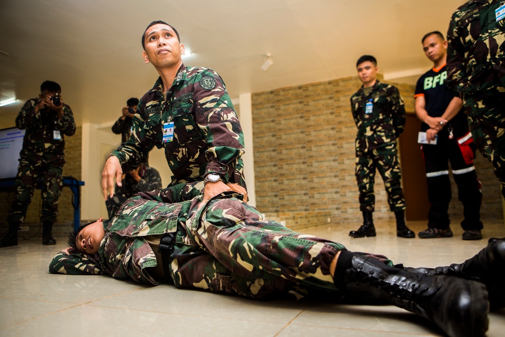 Triage the victim! Philippine and U.S. Forces conduct First Responder Training