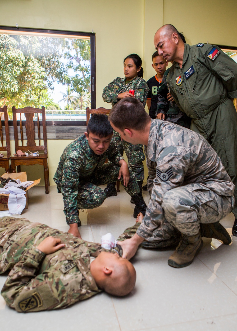 Triage the victim! Philippine and U.S. Forces conduct First Responder Training