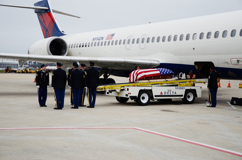 Virginia Guard Soldier welcomes grandfather’s remains home after 64 years