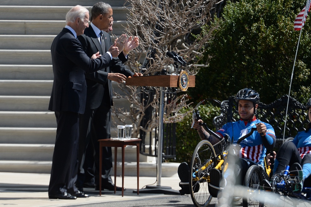 President Obama welcomes Wounded Warrior cyclists