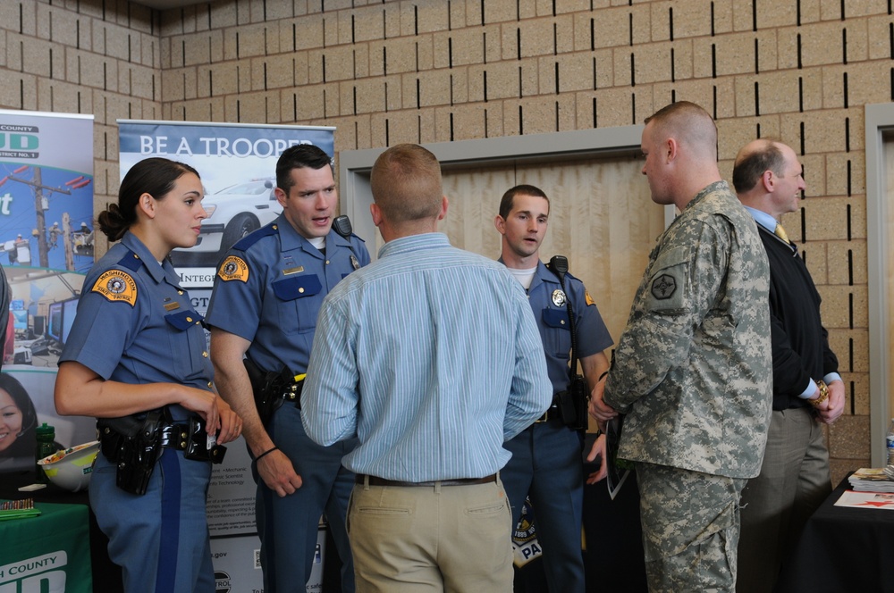 Armed Forces Reserve Center and 364th ESC HQ host Work-Source Washington Job Fair