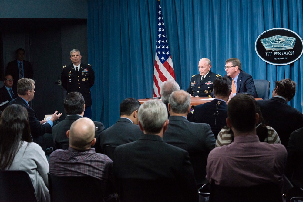 DVIDS - Images - SECDEF/CJCS Presser [Image 2 of 5]