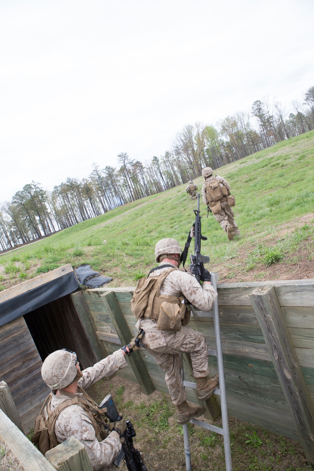 Fox Company, BLT 2/6, conducts an infantry platoon battle course