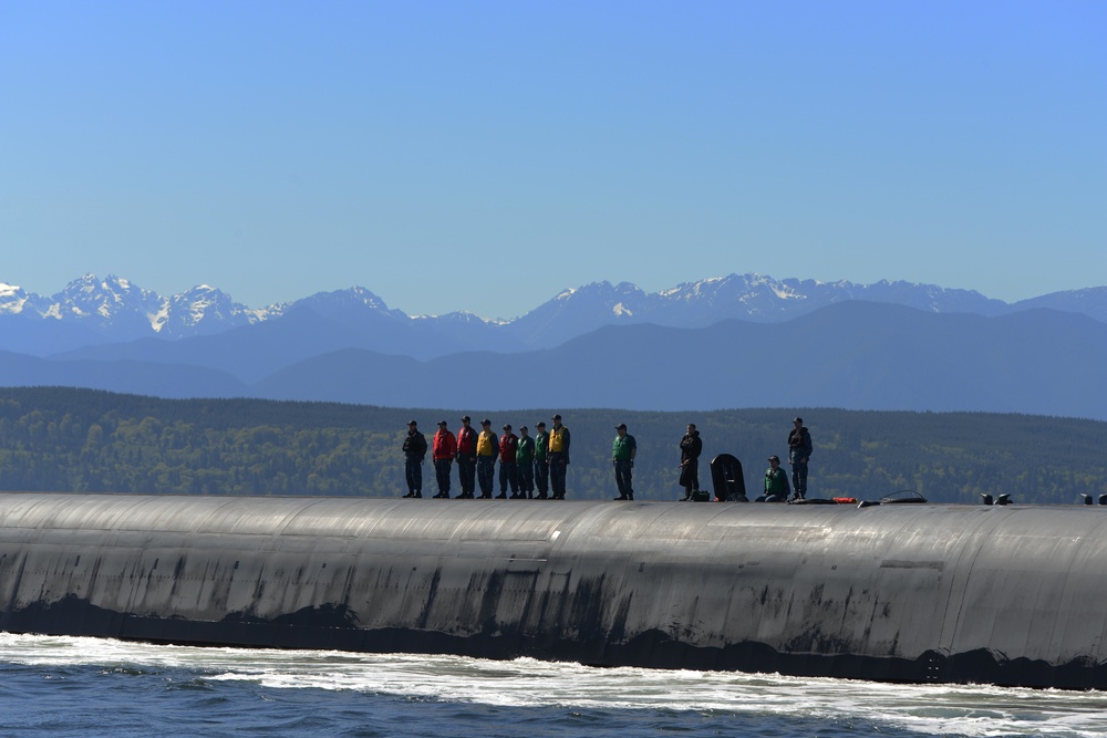 USS Kentucky (SSBN 737) returns to Bangor