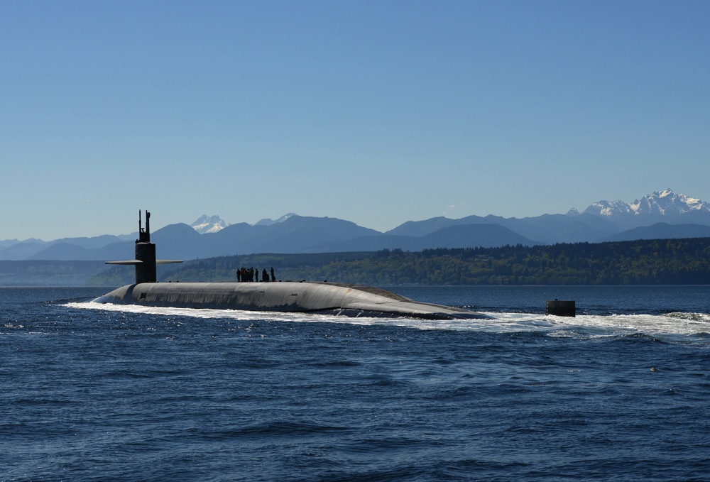 USS Kentucky (SSBN 737) returns to Bangor