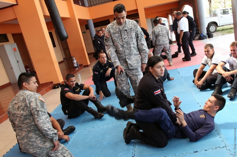 New Mexico National Guard Soldiers share weapons retention techniques with Costa Rican law enforcement officials