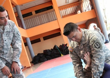 New Mexico National Guard Soldiers share weapons retention techniques with Costa Rican law enforcement officials