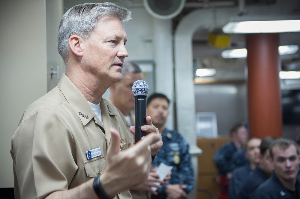 7th Fleet commander visits USS Curtis Wilbur