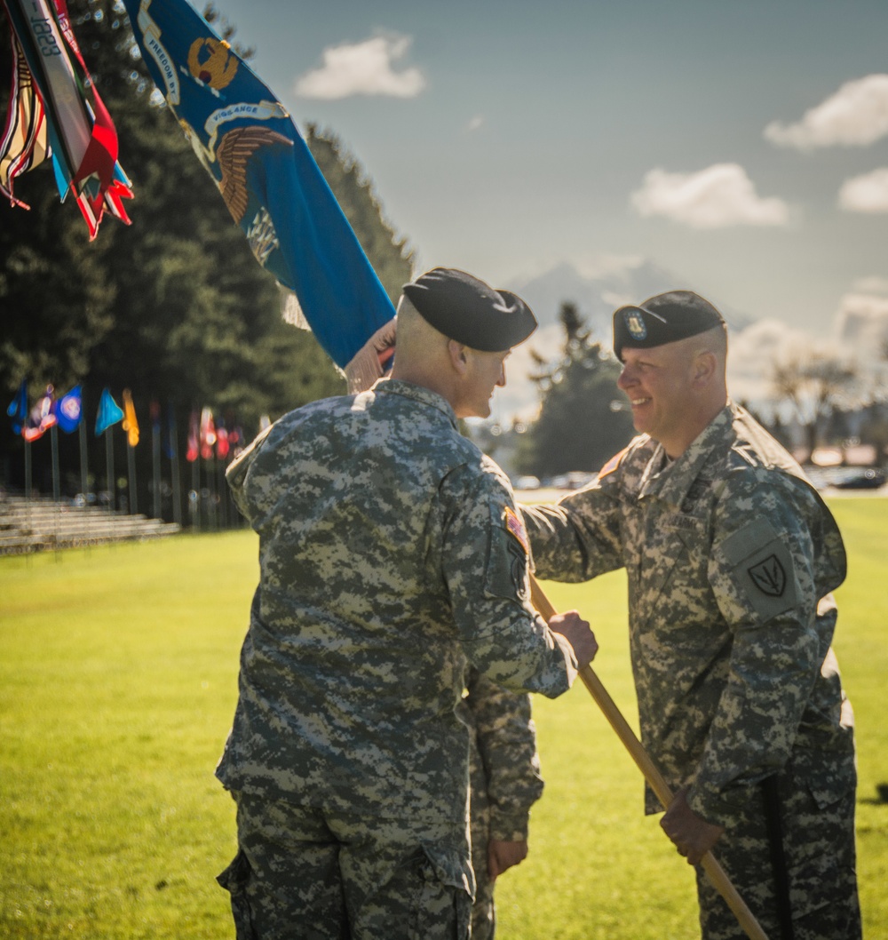 502nd Military Intelligence Battalion changes command