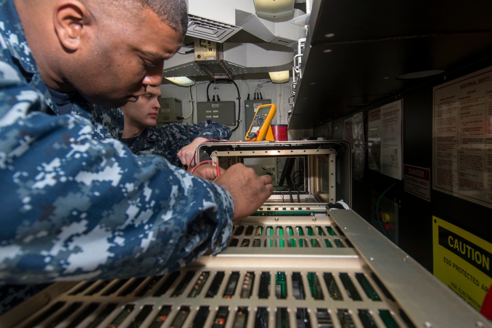 USS Bonhomme Richard: Aviation Electrician's Mate troubleshoots equipment