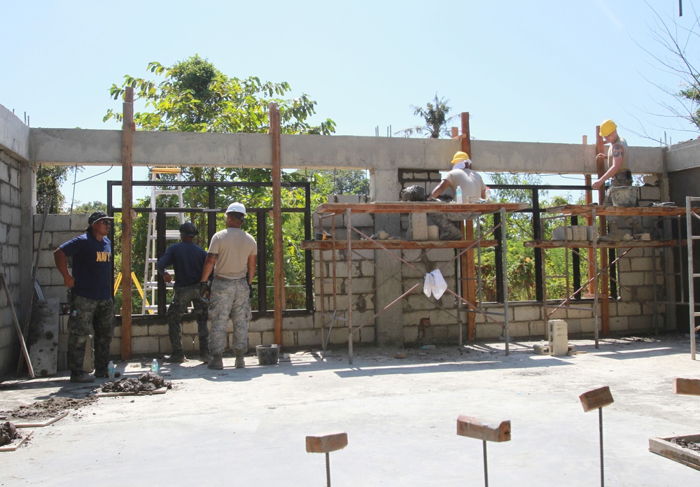 Building schools ’shoulder-to-shoulder’ during Balikatan 2015
