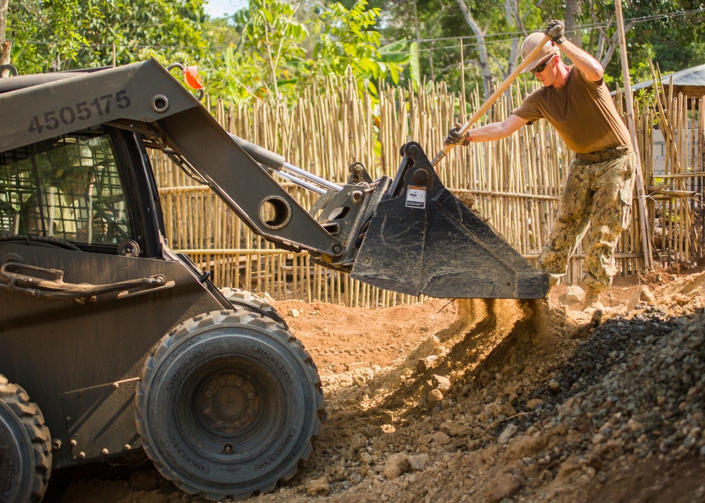 Philippine, Australian, and U.S. Forces continue to build shoulder-to-shoulder