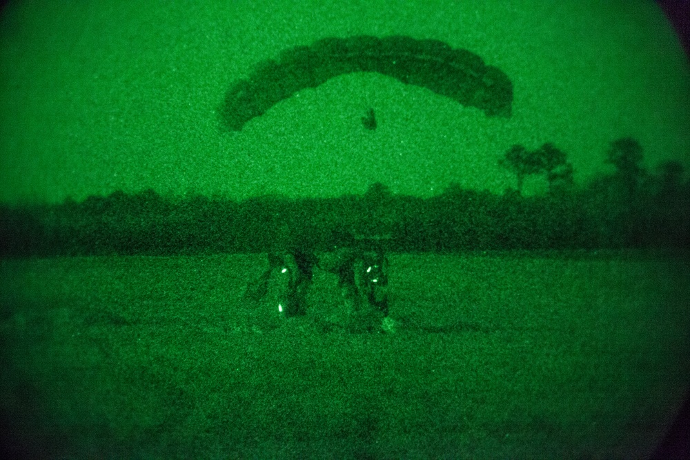 2D Reconnaissance Battalion Airborne Exercise