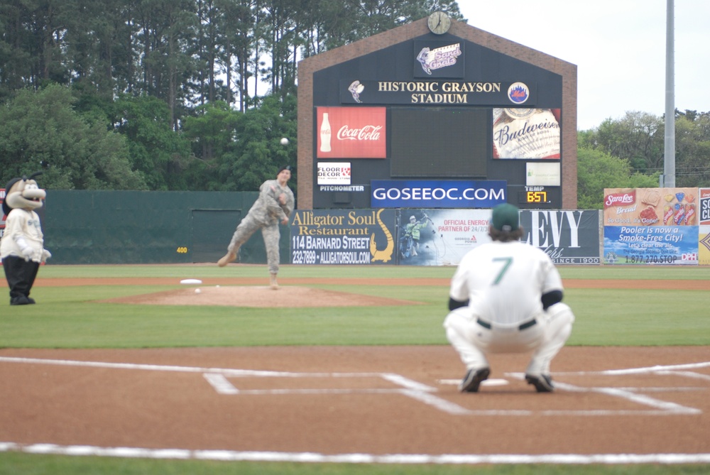 3ID NCO of the Year throws first pitch for Savannah Sand Gnats