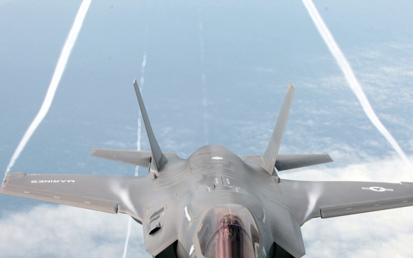 JSF pilots practice refuels, hone vital capability