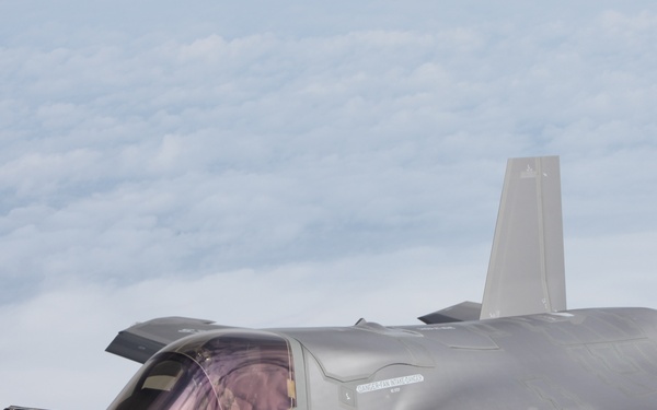 JSF pilots practice refuels, hone vital capability