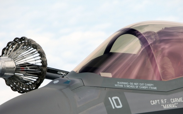 JSF pilots practice refuels, hone vital capability