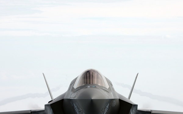 JSF pilots practice refuels, hone vital capability