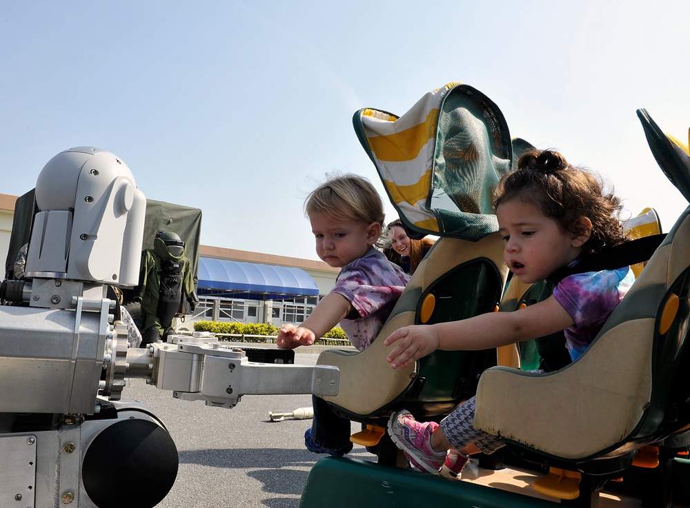 18th CES hosts demonstrations for military children