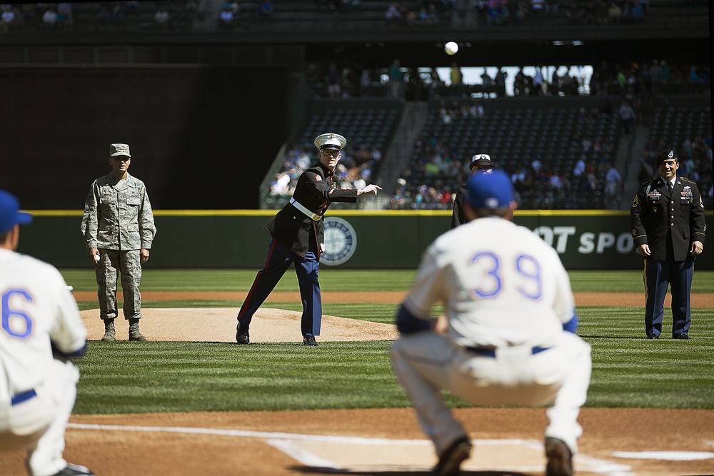 Seattle Mariners honor military during Salute to Armed Forces baseball game