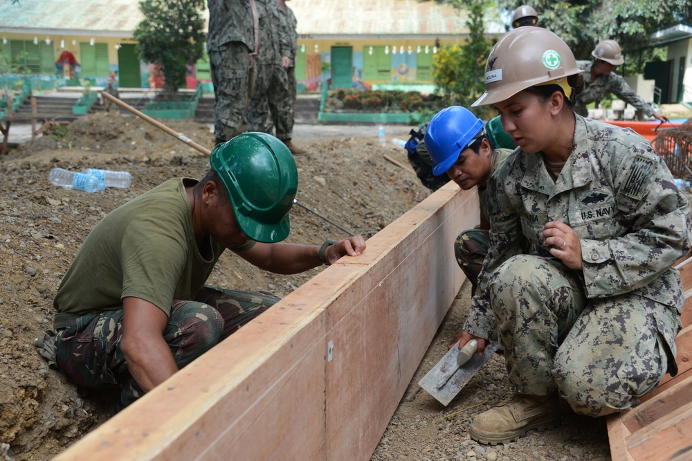NMCB-5 Sailors build an elementary school in Cebu