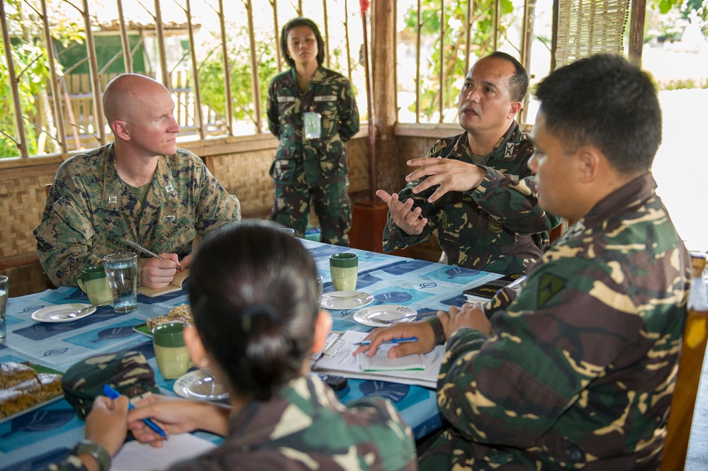 US, Philippine military leaders share ideas, experiences