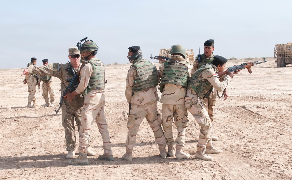 Iraqi soldiers train to reclaim lost territory