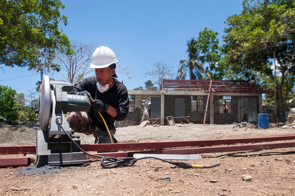 Multinational team, community conduct shoulder-to-shoulder construction during exercise Balikatan