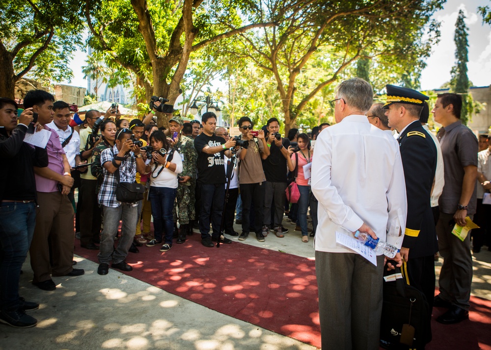 Philippine and US military members commemorate the 70th anniversary of the Liberation of Palawan