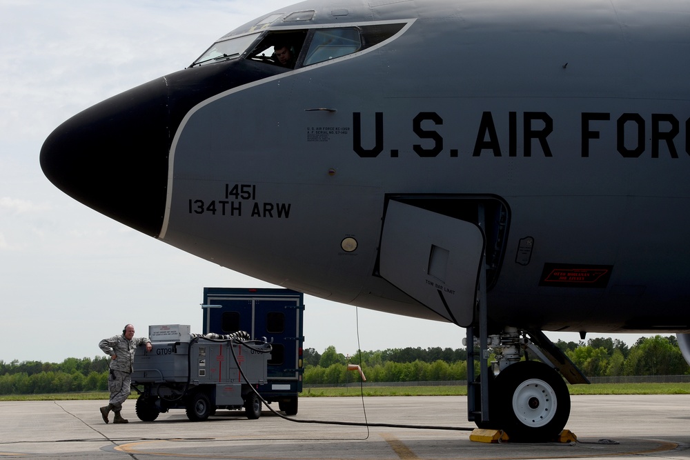 KC-135 aerial refueling