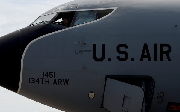 KC-135 aerial refueling