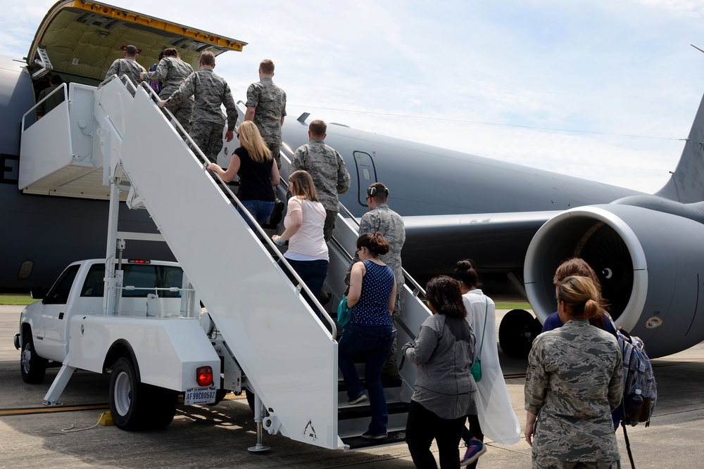 KC-135 aerial refueling