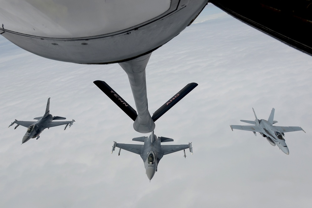 KC-135 aerial refueling