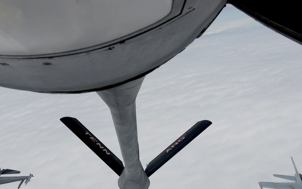 KC-135 aerial refueling