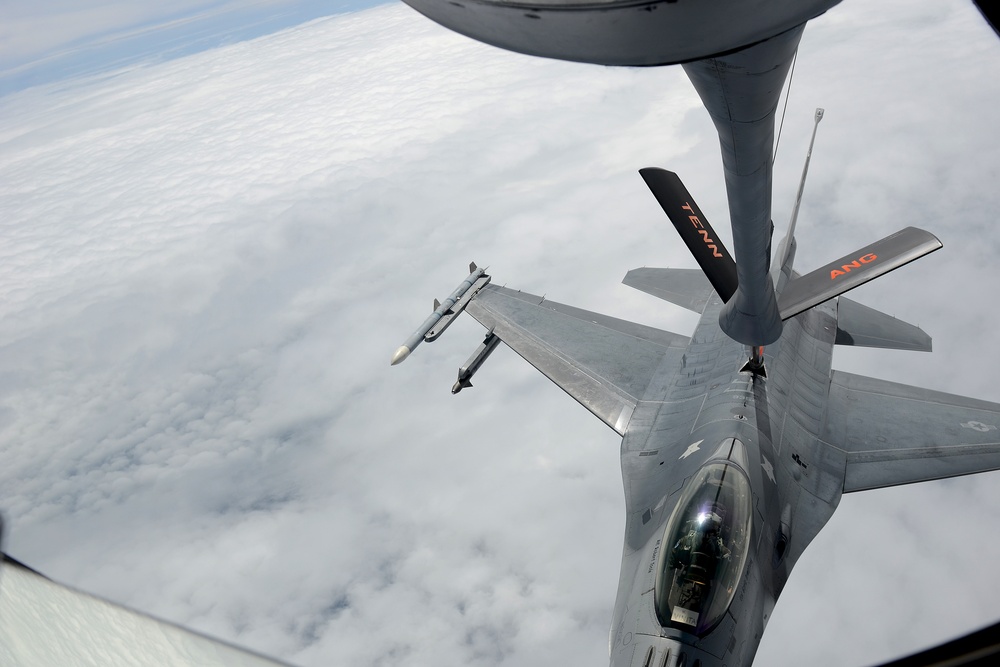 KC-135 aerial refueling