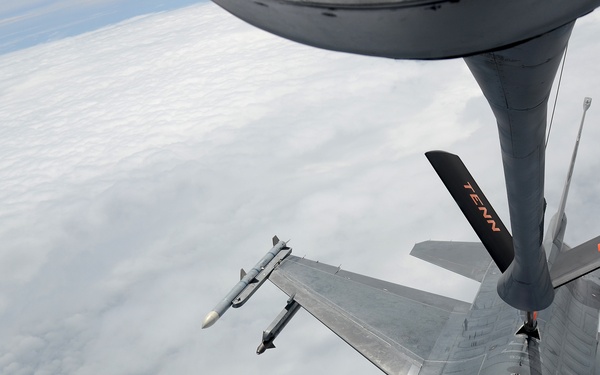 KC-135 aerial refueling