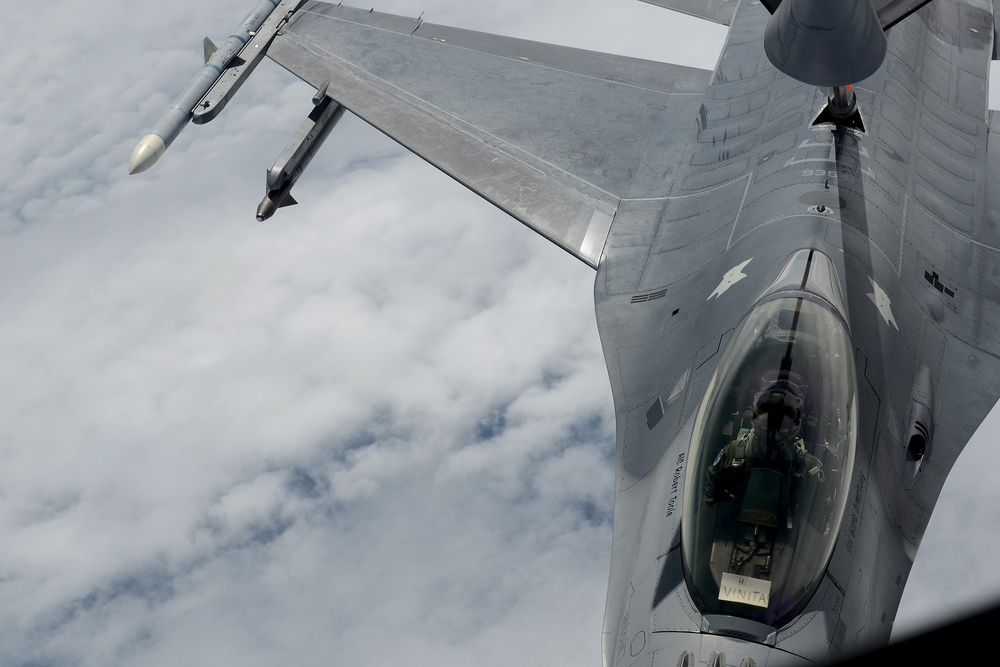 KC-135 aerial refueling