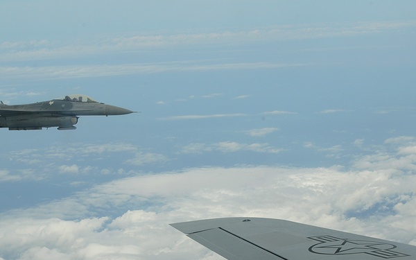 KC-135 Refueling Operations 2015