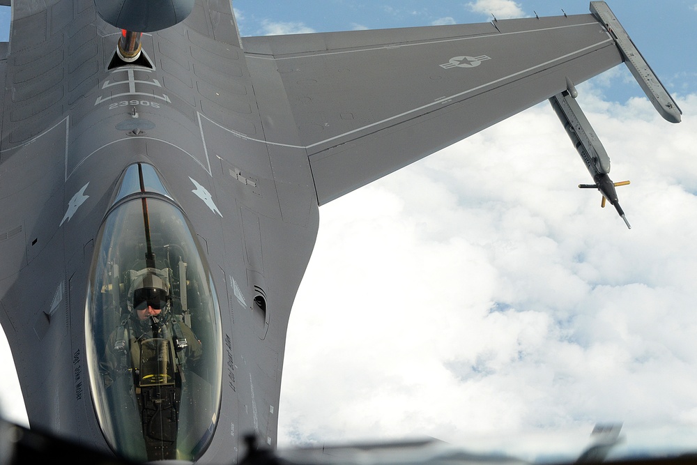 KC-135 Refueling Operations 2015