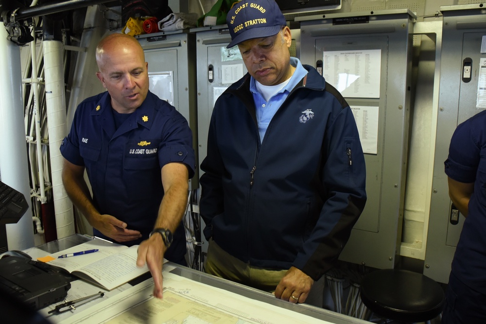 Secretary Johnson visits with Cutter Stratton's crew