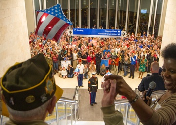 Honor Flight veterans receive hero's welcome
